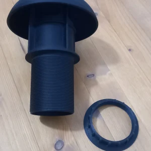 Comignolo di sfiato. Diametro esterno di 60 mm il passo del filetto è di 2 mm (M60x2) ed è compreso di ghiera filettata per il fissaggio.