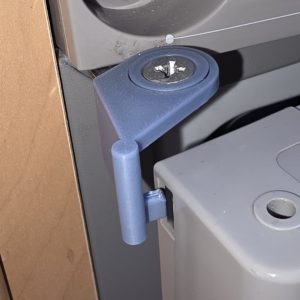 Clip fermaporta per frigorifero Electrolux lato destro.